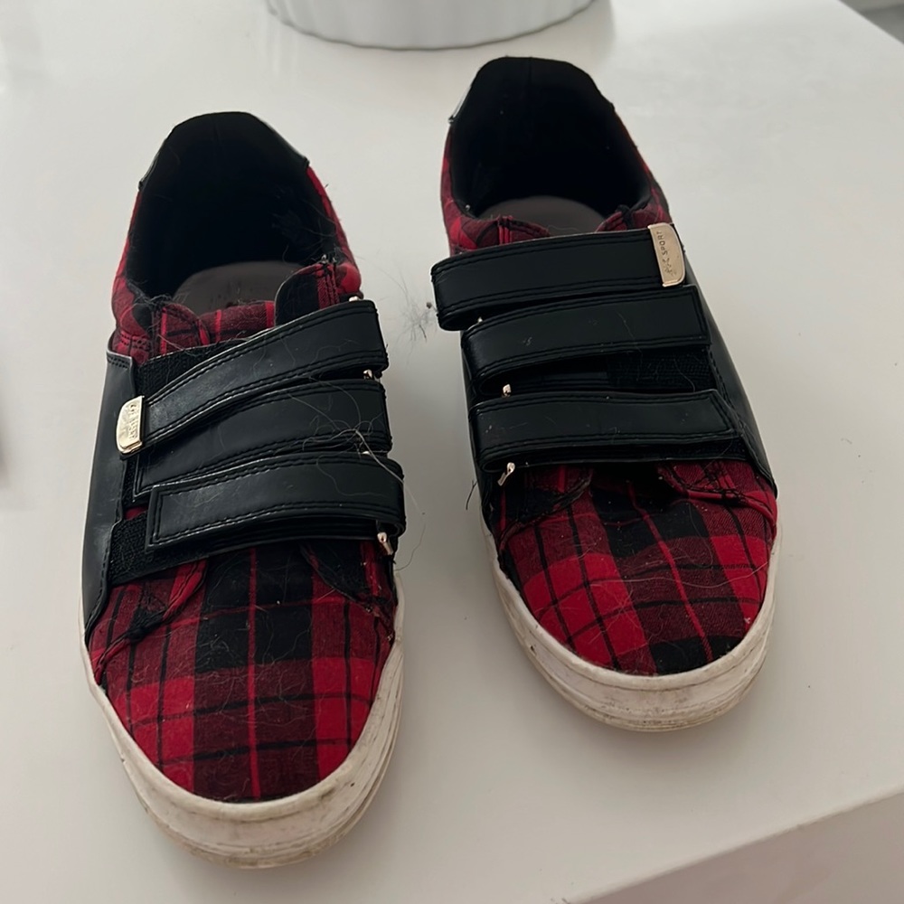 Mark kor red plaid 9.5 shoes